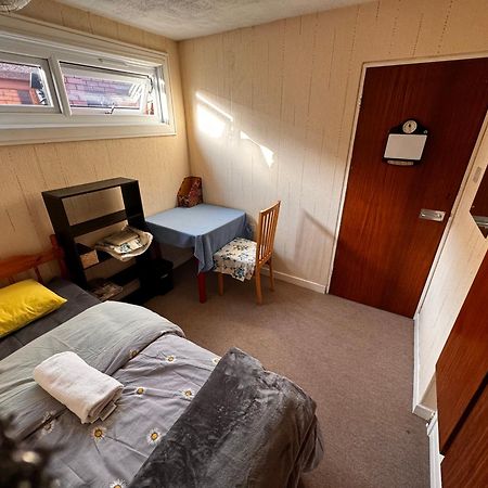 Double Room Best Location Near Shopping Center & Free Parking Coventry Exterior foto